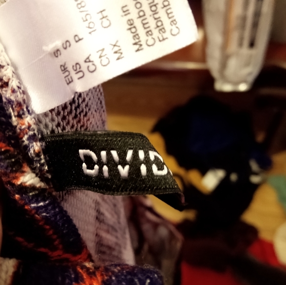 Divided crop sweater - Picture 3 of 3